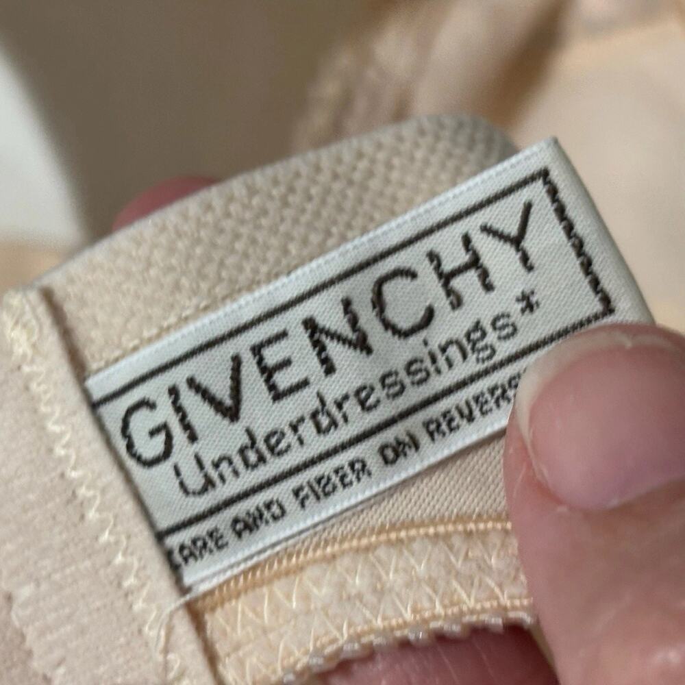 2 VINTAGE Givenchy Underdressings Size 34C Bras Lace Nylon Blend Beige Bow Front - Picture 3 of 7